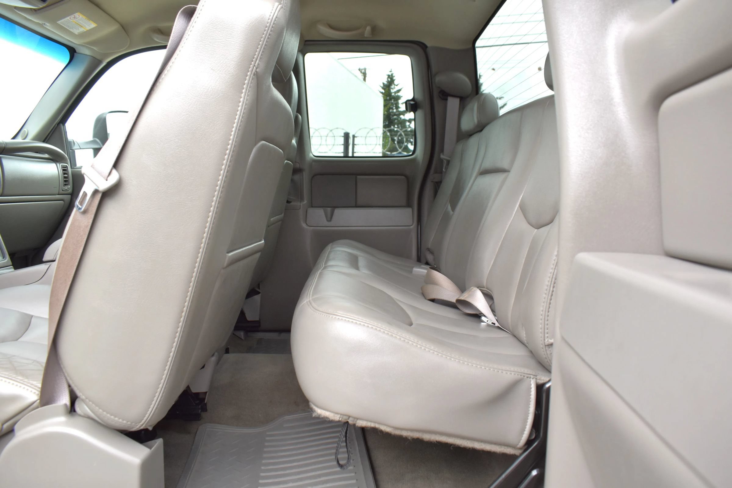 Used 2005 Chevrolet Silverado 2500 LT w/ Heavy-Duty Power Package AWD/4WD image 43