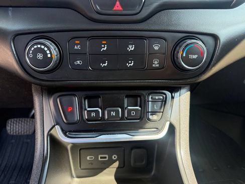 Used 2020 GMC Terrain SLE FWD image 33