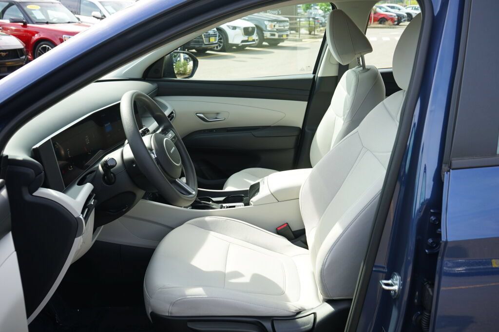 Certified 2025 Hyundai Tucson SE FWD image 18