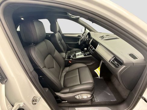 Used 2026 Porsche Macan AWD/4WD image 22