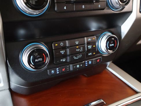 Used 2019 Ford F150 King Ranch w/ Equipment Group 601A Luxury AWD/4WD image 8