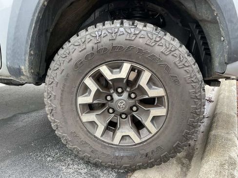 Used 2019 Toyota Tacoma TRD Off-Road image 8