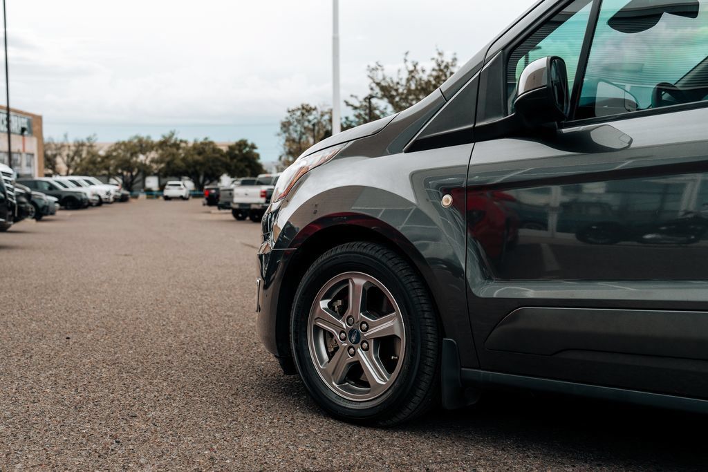 Used 2019 Ford Transit Connect Titanium w/ Titanium Premium Package FWD image 13