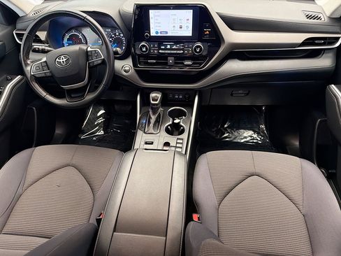 Used 2023 Toyota Highlander LE AWD/4WD image 12