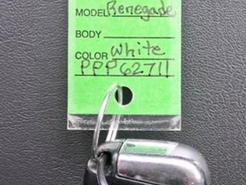 Used 2023 Jeep Renegade Latitude AWD/4WD image 15