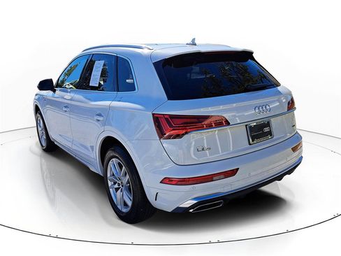 Used 2022 Audi Q5 2.0T Premium w/ Convenience Package image 3