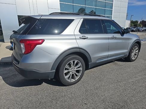 Used 2023 Ford Explorer XLT w/ Equipment Group 202A RWD image 6