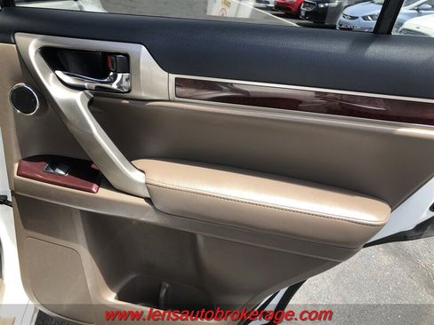 Used 2017 Lexus GX 460 Luxury w/ Preferred Accessory Package AWD/4WD image 22