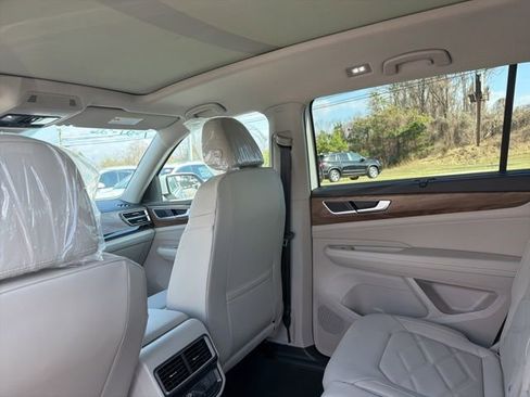 New 2026 Volkswagen Atlas SE image 8