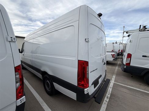 Used 2024 Mercedes-Benz Sprinter 2500 image 4