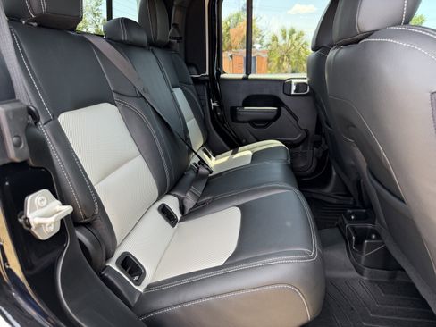 Used 2024 Jeep Gladiator Sport AWD/4WD image 24