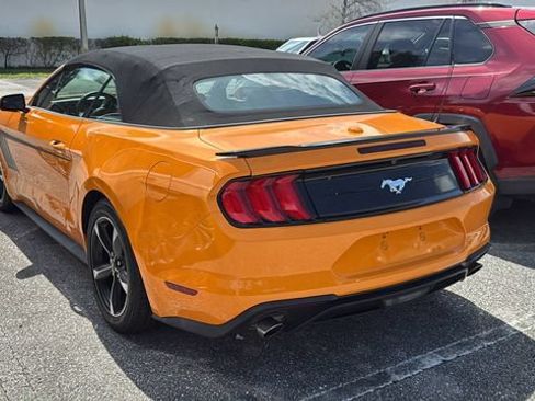 Used 2019 Ford Mustang Convertible RWD image 4