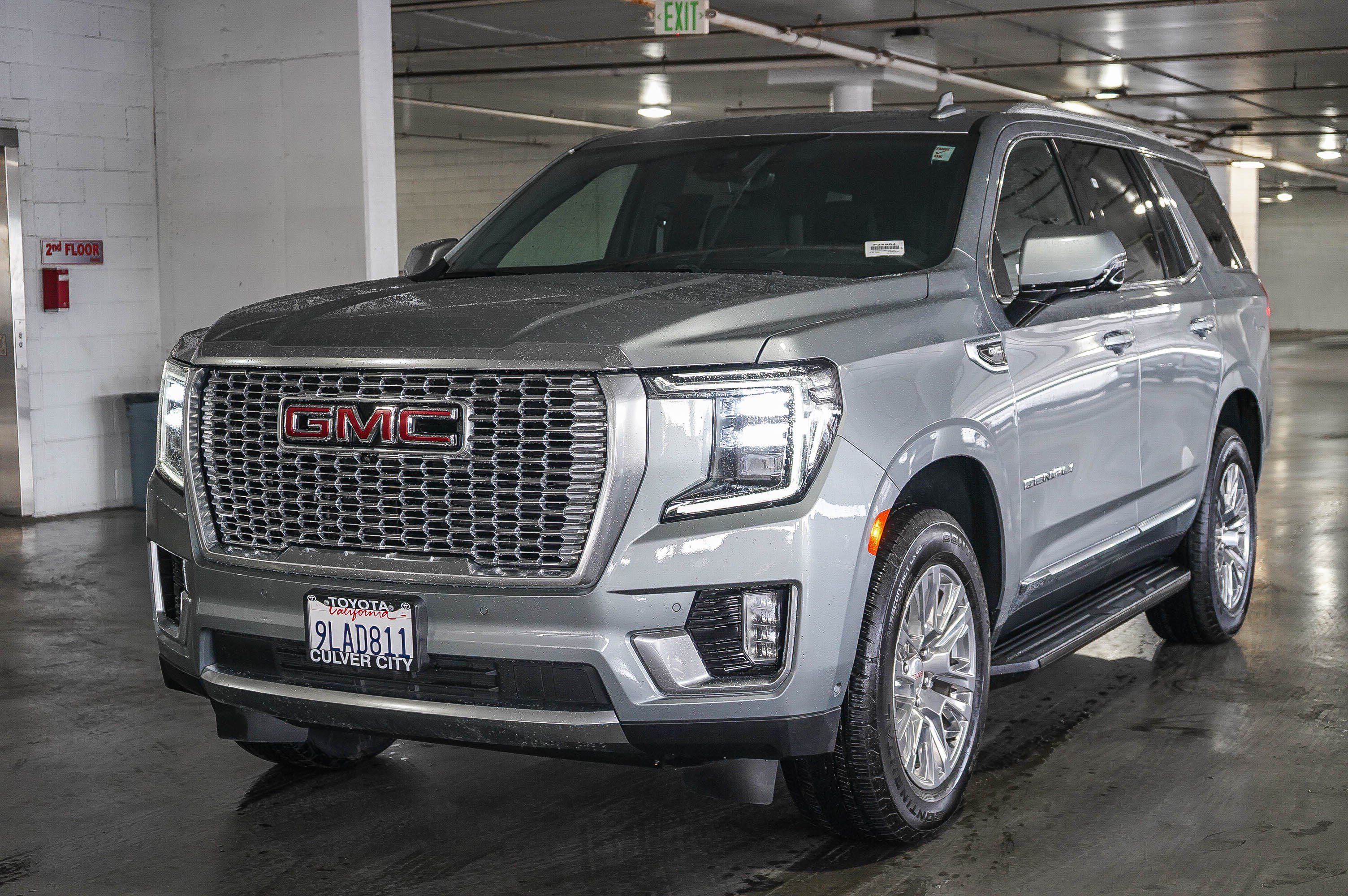 Used 2024 GMC Yukon Denali w/ Advanced Technology Package AWD/4WD image 3