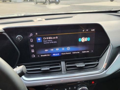 Used 2025 Chevrolet Trax ACTIV w/ Sunroof Package image 27