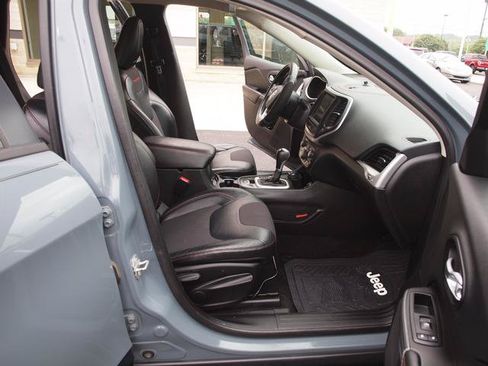 Used 2014 Jeep Cherokee Trailhawk w/ Comfort/Convenience Group AWD/4WD image 6