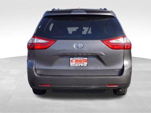 Certified 2018 Toyota Sienna LE image 4