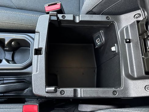 Used 2024 Jeep Wrangler Sport S image 33