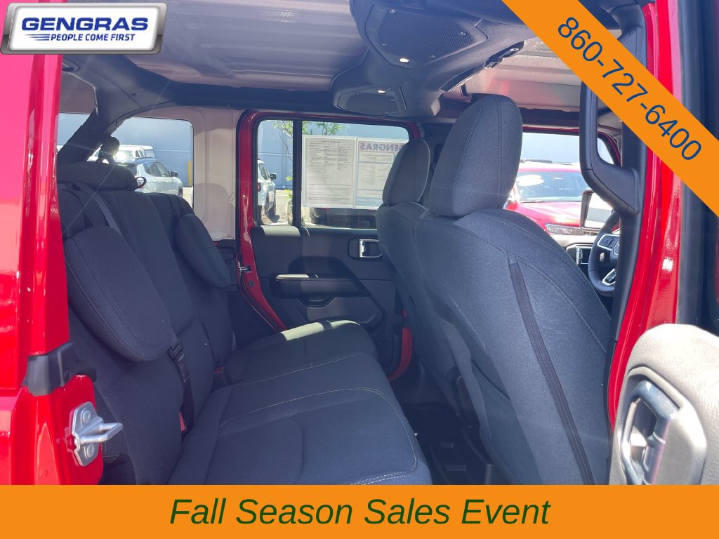 Used 2025 Jeep Wrangler Unlimited Sahara AWD/4WD image 21