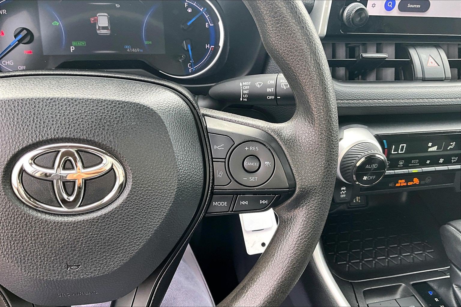 Used 2024 Toyota RAV4 LE AWD/4WD image 23