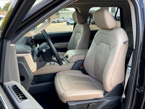 Used 2024 Ford Expedition Max Limited image 25