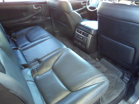 Used 2011 Lexus LX 570 Base AWD 4dr SUV image 26
