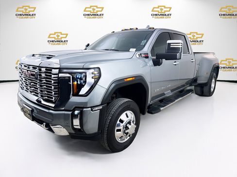 Used 2024 GMC Sierra 3500 Denali w/ Technology Package image 3