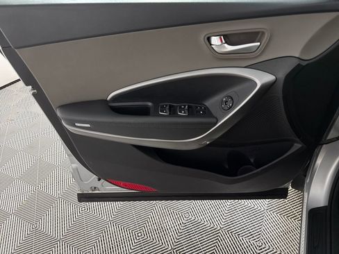 Used 2019 Hyundai Santa Fe XL SE image 10