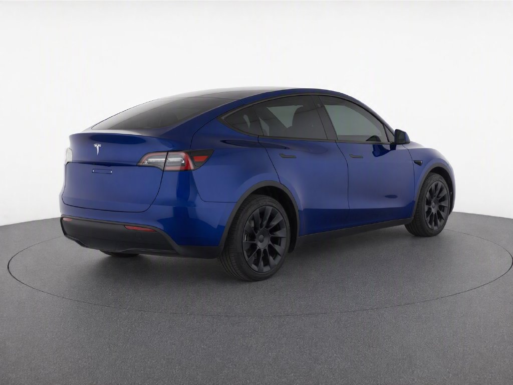 Used 2024 Tesla Model Y 2WD image 4