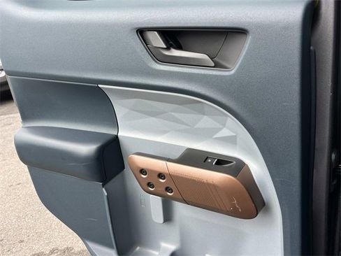 Used 2022 Ford Maverick Lariat image 18