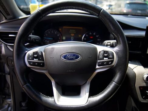 Certified 2022 Ford Explorer XLT w/ Equipment Group 202A AWD/4WD image 24