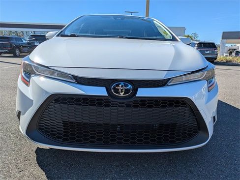 Used 2022 Toyota Corolla LE image 9