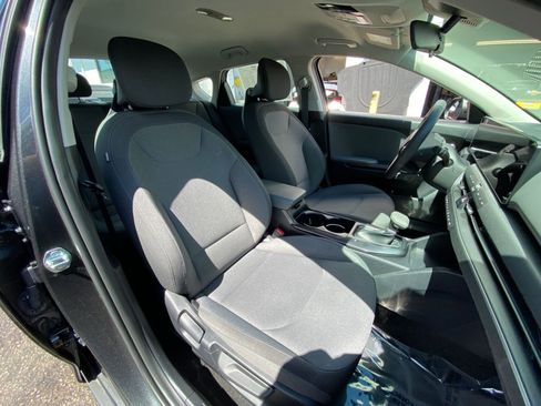 Used 2025 Kia K4 LXS image 35
