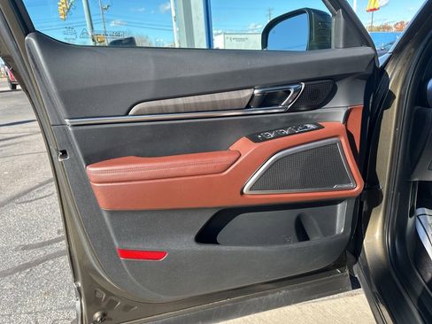 Used 2024 Kia Telluride EX w/ EX Captain's Chair Package image 18