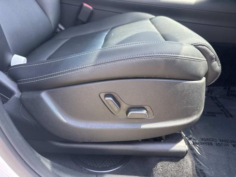Used 2025 Genesis GV70 2.5T AWD/4WD image 11