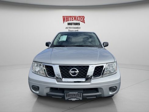 Used 2020 Nissan Frontier SV AWD/4WD image 2