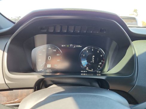 Used 2019 Volvo XC90 T6 Momentum image 16