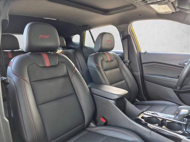 Used 2024 Chevrolet Trax RS w/ Sunroof Package FWD image 17