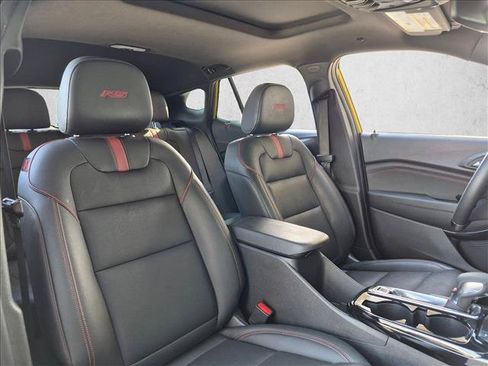 Used 2024 Chevrolet Trax RS w/ Sunroof Package FWD image 17