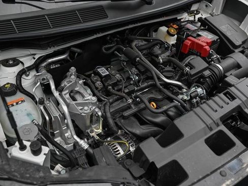 New 2025 Nissan Kicks SR image 28