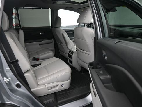 Used 2022 Honda Pilot Touring image 12