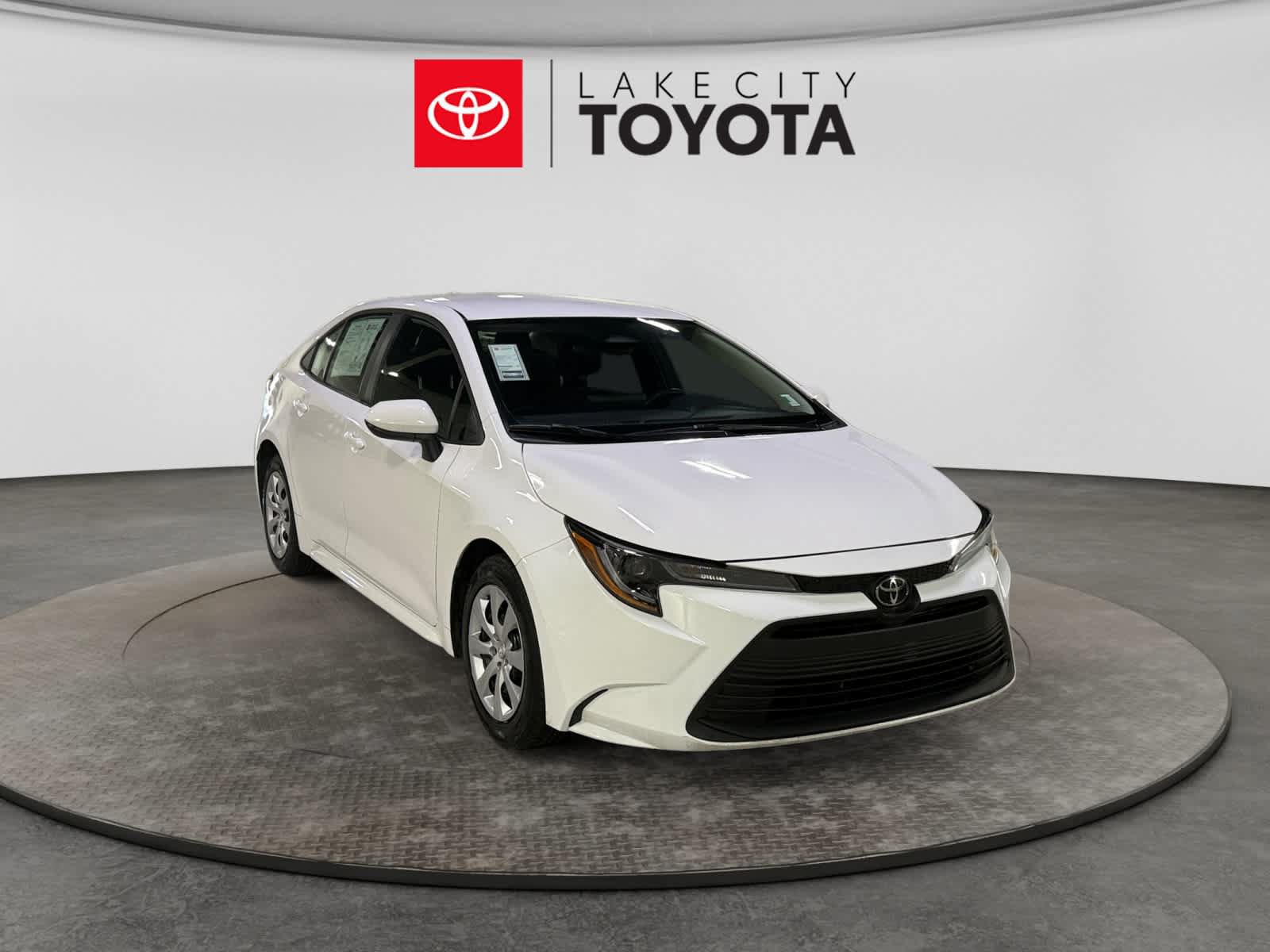 Used 2025 Toyota Corolla LE FWD image 13