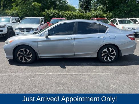 Used 2017 Honda Accord EX image 4