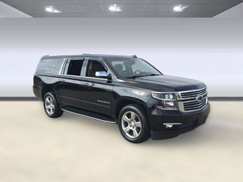 Used 2019 Chevrolet Suburban Premier image 6