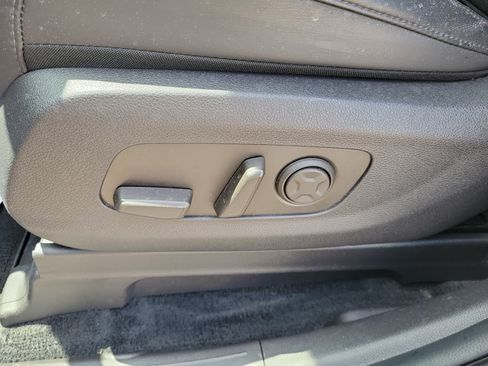 Used 2025 Kia Carnival FWD image 15