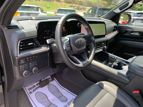 Used 2025 Chevrolet Tahoe Z71 AWD/4WD image 16