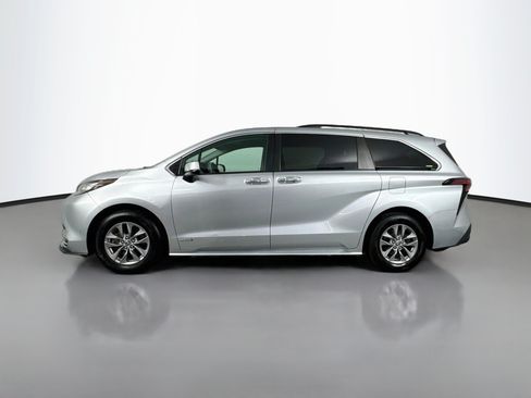Certified 2021 Toyota Sienna XLE w/ XLE Plus Package FWD image 4