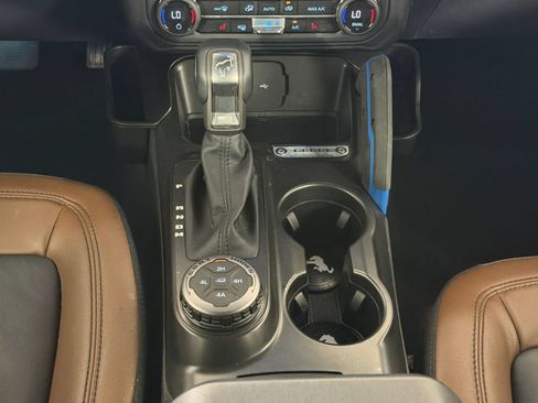 Used 2023 Ford Bronco Outer Banks w/ Sasquatch Package AWD/4WD image 17