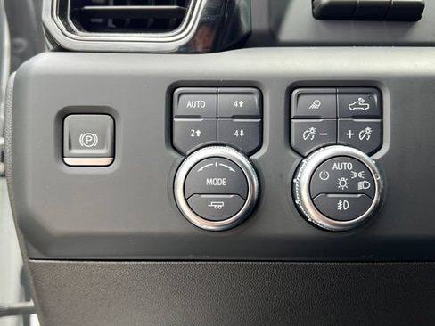 Used 2024 GMC Sierra 1500 AT4 w/ Technology Package AWD/4WD image 24
