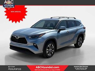 Used 2022 Toyota Highlander XLE video 1