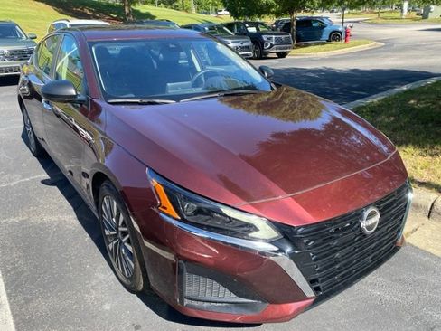 Used 2025 Nissan Altima 2.5 SV FWD image 1